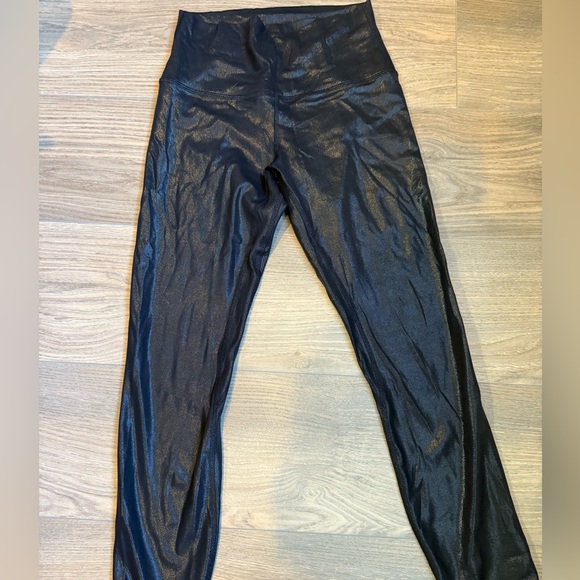 Lululemon align. Shine. Radiate foil print black. Size 6 - Picture 2 of 3